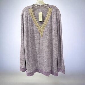 Long sleeve top v-neck with Crochet Detail